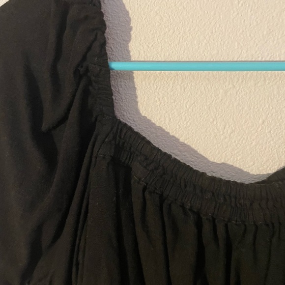 Black Half Sleeved Crop - Picture 3 of 4